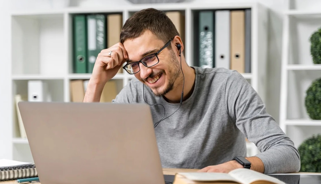 گسترش دیدگاه ها و درک پیچیدگی های ارتباطات انسانی در یادگیری زبان های خارجی